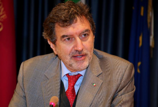 Governatori, Marsilio scende al 12° posto con il 35% di gradimento
