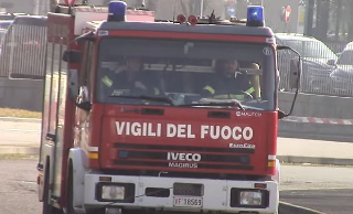 Incendio vicino all’ospedale San Salvatore: intervento di Vigili del Fuoco e Protezione Civile
