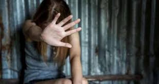 Sulmona, abusi su minorenne: indagati due giovani per violenza e diffusione di video