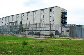 Tensione nel carcere di Sulmona: detenuto aggredisce un agente